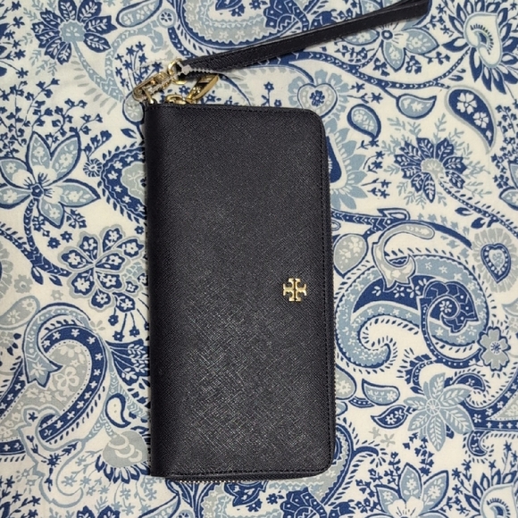 Tory Burch Handbags - Tory Burch Navy Wristlet Phone Case